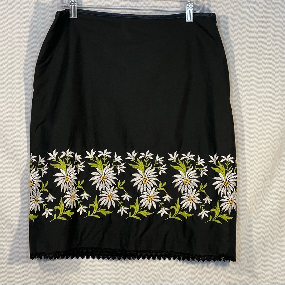 Karen Kane Skirt Black Pencil Embroidered Daisies & Trim Side Zip Lined EUC 10👍